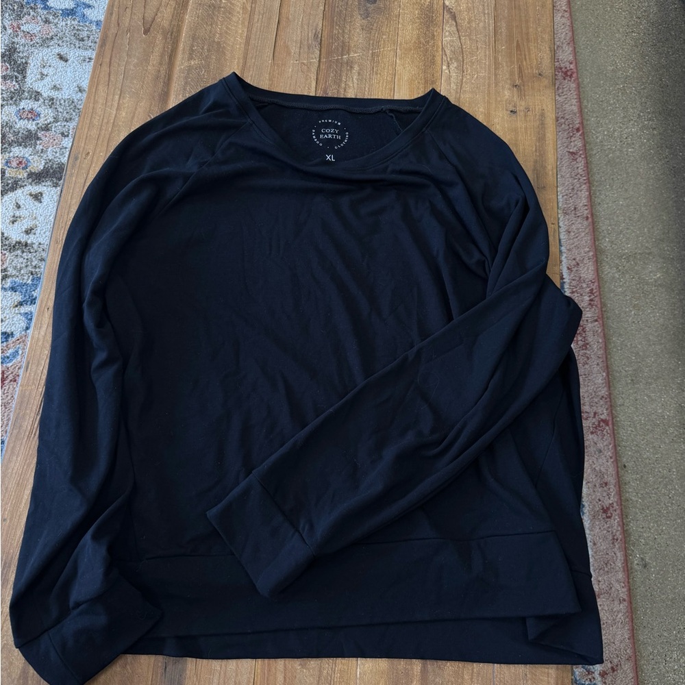 COZY EARTH black pullover